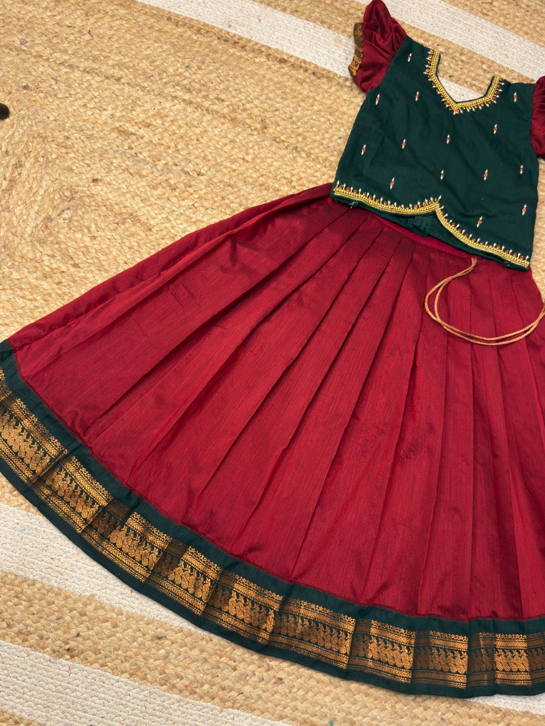 Red & Green Kalyani Cotton Aari Set | CPM_0465