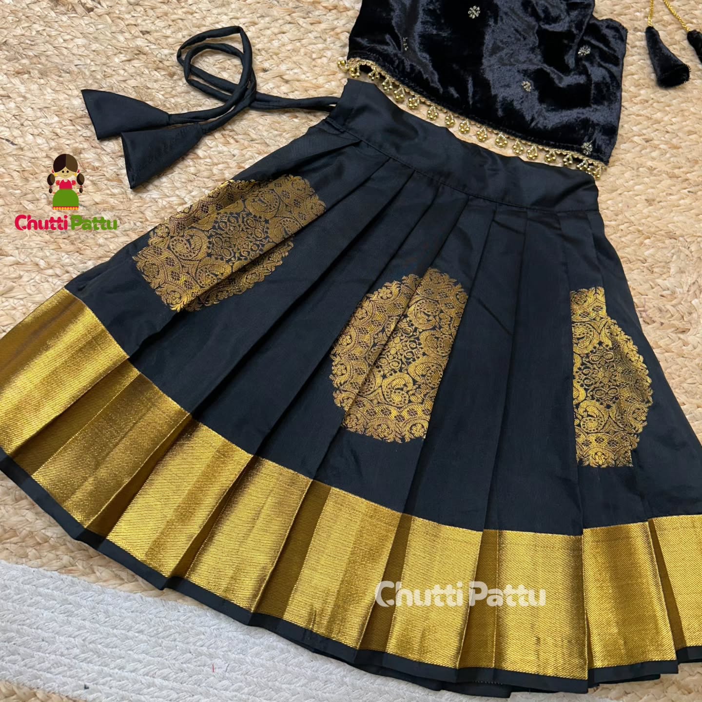 Elegant Black Kanchi Soft Silk Halter Neck Set | CPM_0295