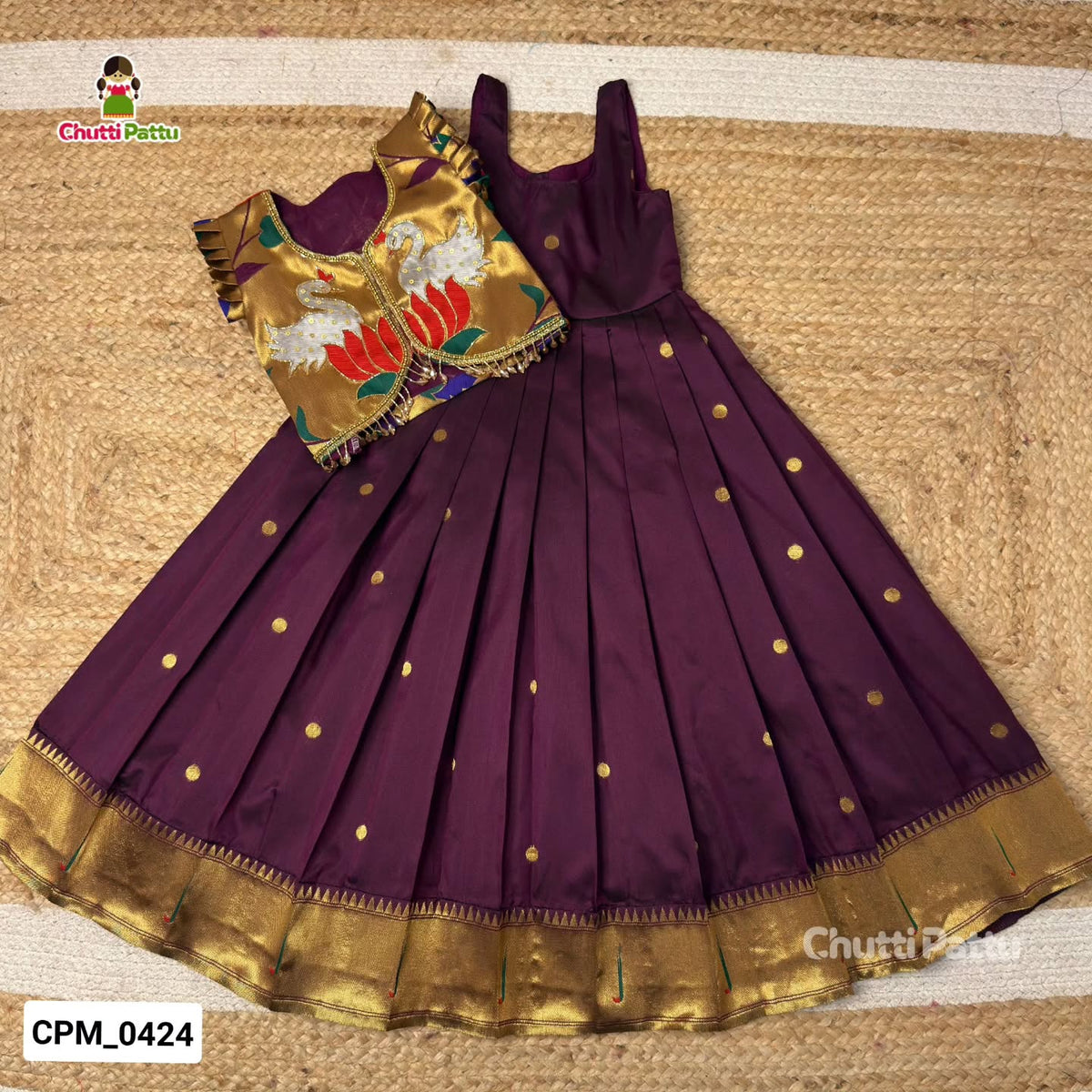 0424 Malar – The Graceful Swan Ensemble Aari work| CPM_0424 – ChuttiPattu