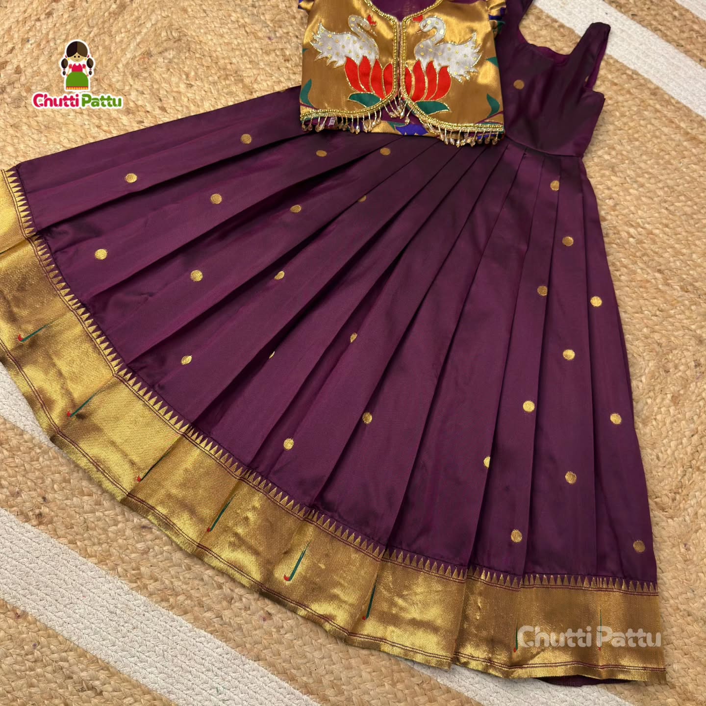 Malar – The Graceful Swan Ensemble Aari work| CPM_0424