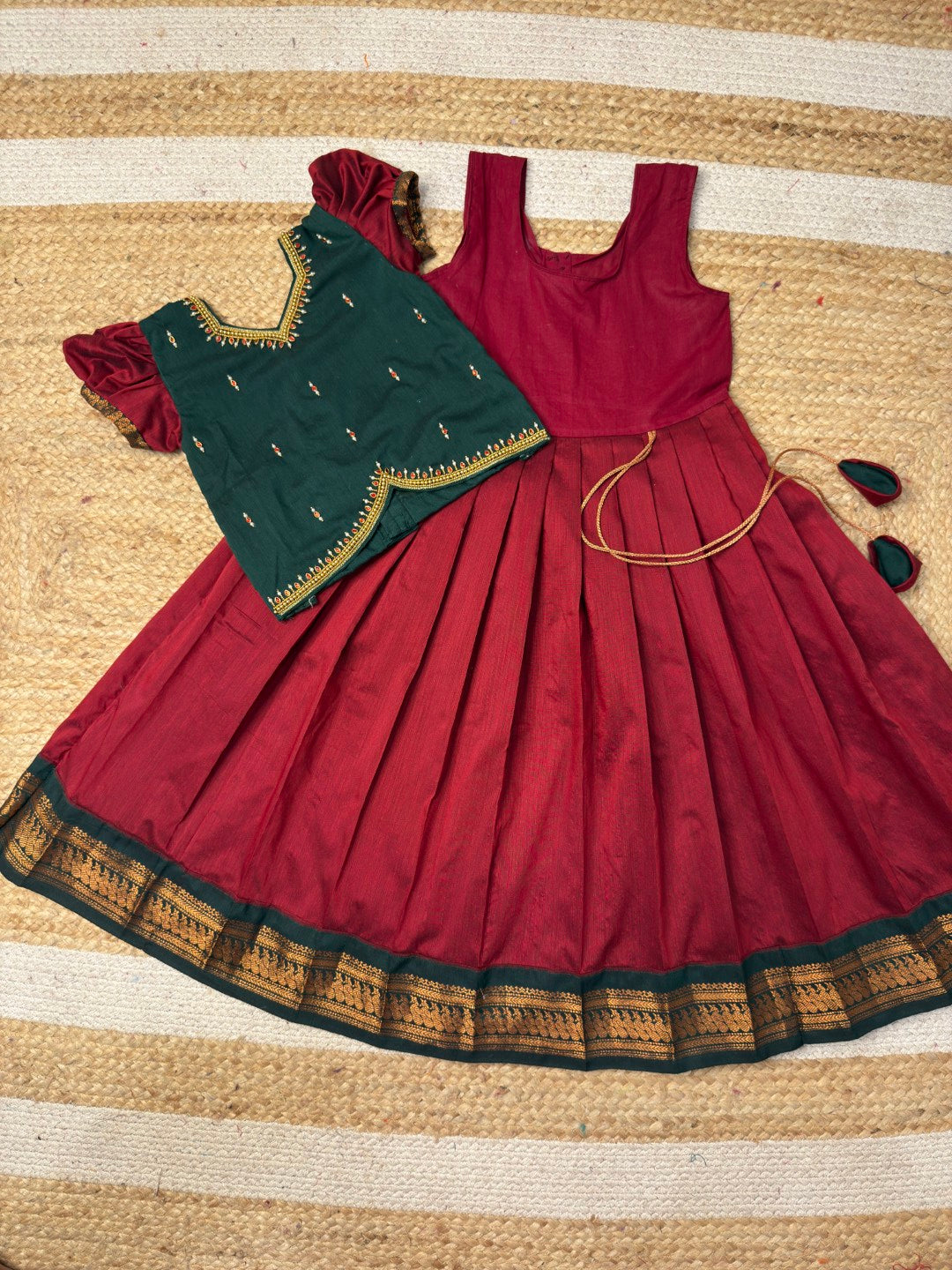 Red & Green Kalyani Cotton Aari Set | CPM_0465