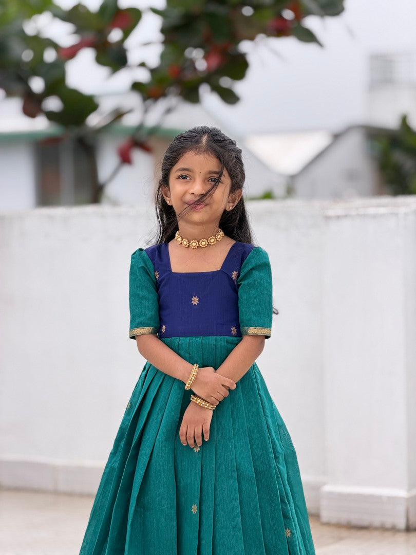 VENBA - Blue & Peacock Green Maheshwari Silk Cotton Full-Length Gown | CPM_0543